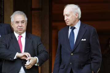 Επαφές υπό τον Νίμιτς για την ονομασία της ΠΓΔΜ, ενώ εντείνονται οι πιέσεις των ΗΠΑ