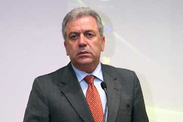 Πιλοτικό πρόγραμμα κατά του κοινωνικού αποκλεισμού παρουσίασε το υπουργείο Υγείας