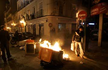 Συλλήψεις και υλικές καταστροφές στη διάρκεια συγκρούσεων ακραιών στη Μαδρίτη