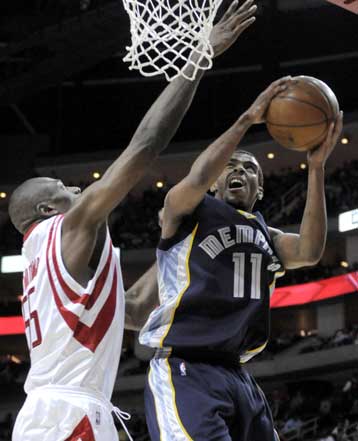 Ακάθεκτοι συνεχίζουν την πορεία τους προς τα πλέι οφ οι Ρόκετς