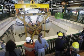Στη θέση του το τελευταίο κομμάτι του μεγάλου επιταχυντή στο CERN