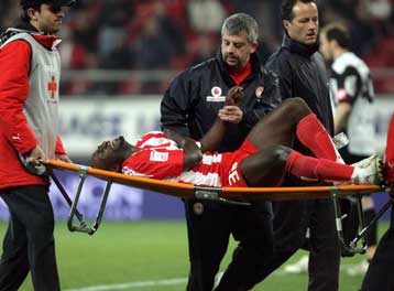 Εξάρθρωση ώμου υπέστη ο Λούα Λούα, κινδυνεύει με χειρουργική επέμβαση