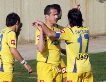 Πιέζει την Ανόρθωση ο ΑΠΟΕΛ, «αγκαλιάζει» την τρίτη θέση η Ομόνοια