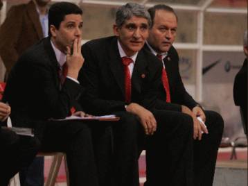 Η κούραση έφερε λάθη, εκτιμά ο Γιαννάκης-Καθοριστικά τα ριμπάουντ, λέει ο Μπαρτζώκας