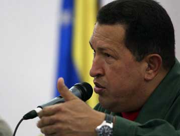 Με πόλεμο προειδοποιεί ο Τσάβες την Κολομβία σε περίπτωση επιχείρησης στη Βενεζουέλα