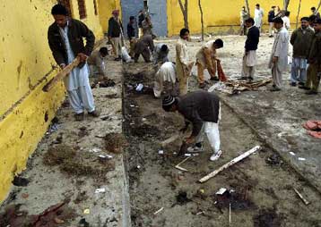 Τουλάχιστον 40 νεκροί από νέα επίθεση αυτοκτονίας στο Πακιστάν