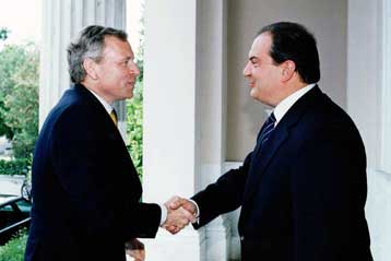 Στην Αθήνα ο γγ του ΝΑΤΟ με φόντο το αδιέξοδο στο θέμα της ΠΓΔΜ