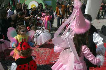 Στο απόγειό τους οι καρναβαλικές εκδηλώσεις της Αθήνας