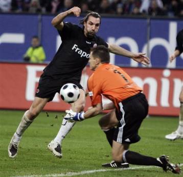 Ο Κυργιάκος δεν αρκούσε στην Αϊντραχτ, εντός έδρας ήττα της Λεβερκούζεν