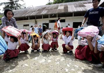 Νέος ισχυρός σεισμός 6,3 Ρίχτερ προκαλεί ανησυχία στην Ινδονησία