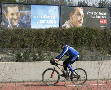 Σαφές προβάδισμα Θαπατέρο έναντι του Ραχόι, πέντε μέρες πριν τις εκλογές στην Ισπανία