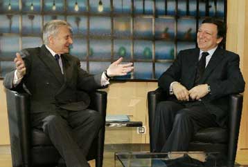 Ο Ζοζέ Μπαρόζο προειδοποιεί για την ενίσχυση του «προστατευτισμού» στην Ευρώπη