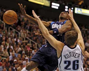 «Φρούριο» η έδρα των Τζαζ, κέρδισαν και τους Μάβερικς