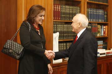 Να αφήσουν την αδιαλλαξία τους κάλεσε τα Σκόπια η Ντόρα Μπακογιάννη