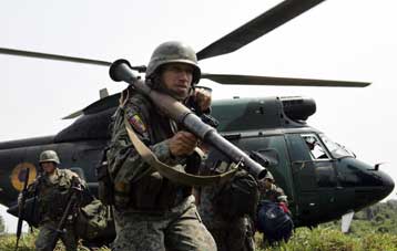 Την παραπομπή του Τσάβες σε δίκη για «στήριξη γενοκτονίας», ζητά η Κολομβία