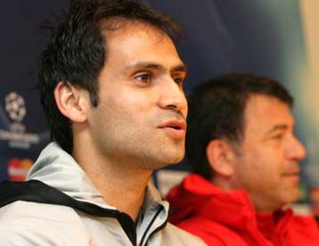 Με μηδέν παθητικό στο πρώτο ημίχρονο, ελπίζουμε σε πρόκριση, εκτιμά ο Πατσατζόγλου