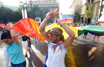 Αντιδρά η κοινότητα των ομοφυλόφιλων στο ν/σ για την ελεύθερη συμβίωση