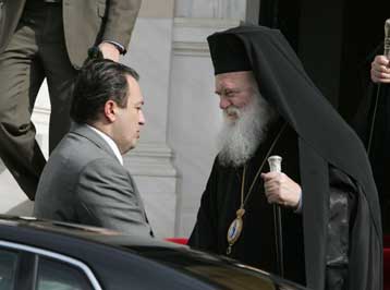 Αλλη ρότα στο θέμα των εκκλησιαστικών σχολών χαράσσει ο νέος Αρχιεπίσκοπος