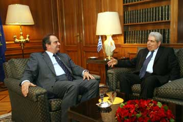 Ελπίδες για επίλυση του Κυπριακού εξέφρασαν Καραμανλής και Χριστόφιας