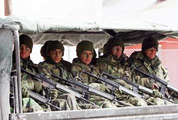 Σε σκληρή πολιτική κόντρα ο τουρκικός στρατός μετά την απόσυρση από το βόρειο Ιράκ