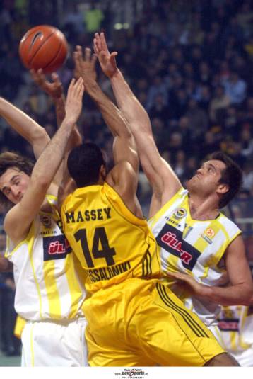 Παληκ-Αρη στην Τουρκία και 60-59 με βολή… θρίλερ του Μάσεϊ