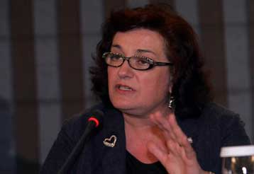 Αποσωληνώθηκε η Μ.Γιαννάκου και έχει επαφή με το περιβάλλον