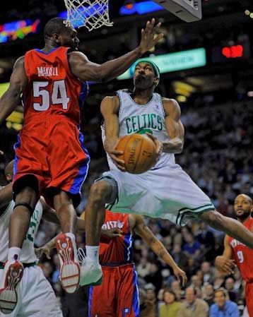 Η δεύτερη 50άρα της χρονιάς από τον Λεμπρόν και η 16η σερί νίκη των Ρόκετς