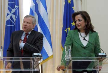 Στις Βρυξέλλες η Ντ.Μπακογιάννη για την κρίσιμη Σύνοδο του ΝΑΤΟ