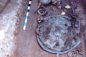 Πλούσια κτερίσματα βρέθηκαν σε τάφους στο Αρχοντικό Πέλλας