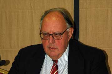 Τα γκάλοπ δείχνουν κυβέρνηση Αριστεράς ή συγκυβέρνηση ΠΑΣΟΚ-ΝΔ, κατά τον Θ.Πάγκαλο