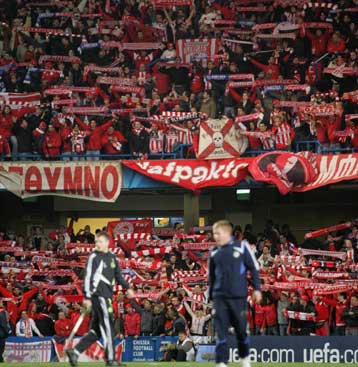 Η νίκη των «ερυθρόλευκων» οπαδών και η επιστροφή στην Ελλάδα