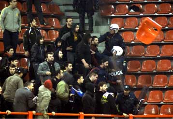 Μία αγωνιστική κεκλεισμένων των θυρών και πρόστιμο σε ΑΕΚ, ΑΕΛ και Πανιώνιο