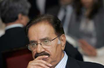 Καθυστερεί η επιλογή του νέου πρωθυπουργού στο Πακιστάν