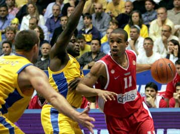 Έφερε τα πάνω… κάτω ο Ολυμπιακός στο Τελ Αβίβ και παρέμεινε στο «παιχνίδι»