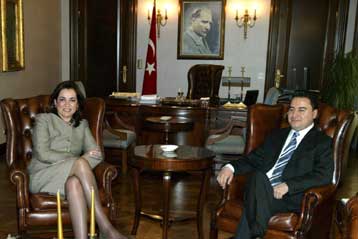 Ελληνοτουρκικά και Κυπριακό στις επαφές Μπακογιάννη στην Αγκυρα