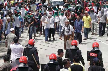 Βουλευτικές εκλογές εν μέσω εθνοτικής έντασης στη Μαλαισία