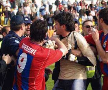 Μολότοφ, πυροβολισμοί και αναβολή για το Παναιτωλικός-Ηλιούπολη