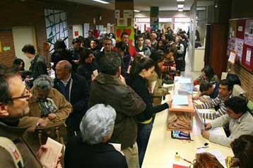 Δεύτερη θητεία Θαπατέρο «βγάζουν» οι κάλπες στην Ισπανία