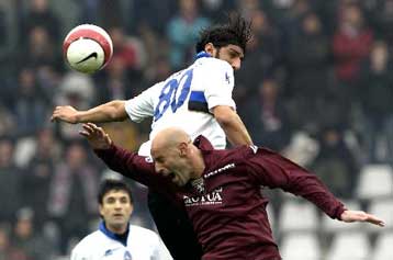 H Ρόμα συνεχίζει το κυνήγι και η Μίλαν ανεβαίνει, πέρασε από τη Γένοβα η «κυρία»