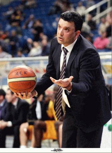 Την ευθύνη της ήττας ανέλαβε ο Αγγέλου, εμπιστοσύνη στον Όστοϊτς εξέφρασε ο Ζούρος