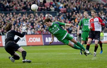 Η Χρόνιγκεν πλησίασε στην κορυφή αναβληθέντος του σούπερ ντέρμπι