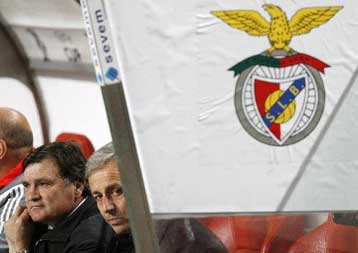 Ο Τσαλάνα στη θέση του Καμάτσο στον πάγκο της Μπενφίκα