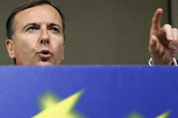 «Φρένο» σε διμερή διαπραγμάτευση με τις ΗΠΑ για τη βίζα επιχειρεί να βάλει η Κομισιόν