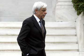 Αυστηρή γλώσσα από την κυβέρνηση προς τους απεργούς σε υπηρεσίες κοινής ωφέλειας