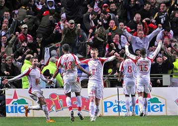 «Τρίποντο» σωτηρίας για τη Λιλ, εξακολουθεί να κινδυνεύει η Λανς