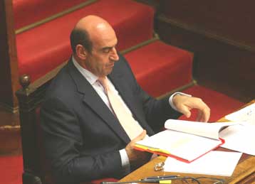 Κόντρα στην Ολομέλεια της Βουλής για το νομοσχέδιο περί των λιμανιών