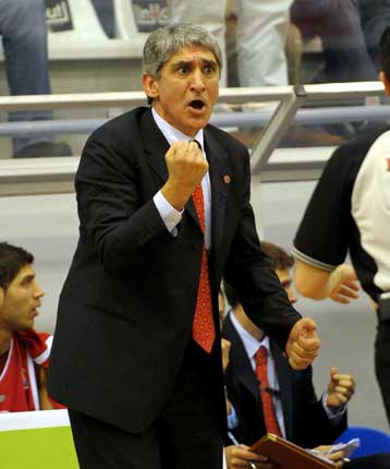 Συγκέντρωση και έλεγχο των ριμπάουντ ζητά ο Γιαννάκης για τη νίκη στο Κάουνας