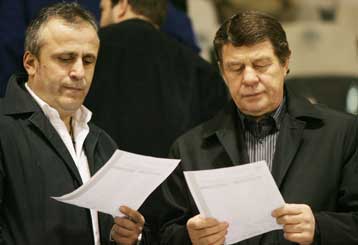 Μοιρασμένες χαρακτηρίζει ο Ρεχάγκελ τις πιθανότητες της παραμονής του