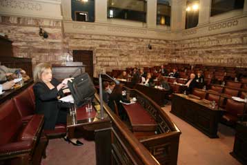 Επίθεση κοινωνικών φορέων κατά Πετραλιά που δεσμεύθηκε για τροποποιήσεις στο Ασφαλιστικό