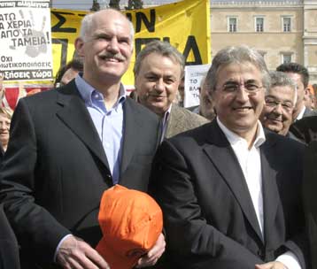 Η οικονομία διολισθαίνει, τονίζει ο Γ.Παπανδρέου και ζητά συζήτηση στη Βουλή